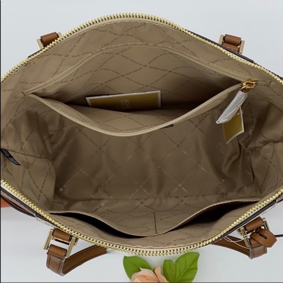 MICHAEL KORS CHARLOTTE LARGE TOP ZIP TOTE VANILLA - Picture 4 of 4